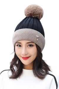 Caciula dama, model cu pom pom, accesoriu delicat si special, tematica winter fashion, marime universala, neagra