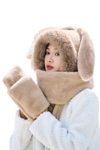 Caciula dama, model cu urechiuse de iepuras, prelungire fular calduros si spatiu pentru maini tip manusi, tematica cute little bunny, marime universala, maro