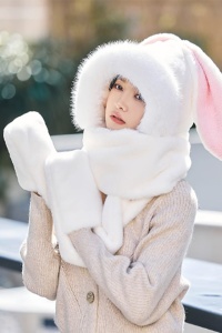 Caciula dama, model cu urechiuse de iepuras, prelungire fular calduros si spatiu pentru maini tip manusi, tematica cute little bunny, marime universala, alba - Img 4
