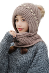 Caciula dama, model fashion cu pom pom si imitatie urechi tip fular reglabil, captuseala moale si calduroasa, detaliu distinctiv prin contrast, marime universala, maro