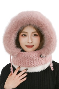 Caciula dama, model moale si pufos tip cagula cu guler inalt, reglabila cu snur, tematica warm and cozy winter, marime universala, roz