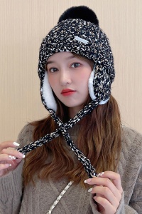 Caciula dama, model pom pom si prelungire urechi tip acoperitori, prindere reglabila si captuseala delicata, tematica mountain girl, marime universala, neagra - Img 2