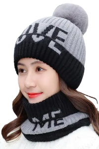 Caciula dama, set doua piese, model cu pom pom si fular tip guler asortat cu mesaj, captuseala calduroasa, tematica love me, marime universala, gri