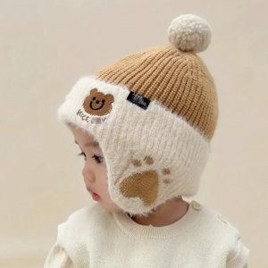 Caciula pentru copii, imprimeu cu ursulet, model calduros cu prelungire pentru urechi, tematica little funny bear, 2 – 4 ani, maro deschis - Img 3