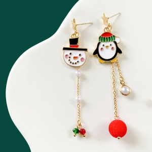 Cercei dama, tematica de Craciun, model special, lung, accesorizat cu pinguin si om de zapada, alb - Img 4