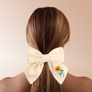 Clama de par, model school memories accesorizat cu funda supradimensionata, detaliu brodat cu elemente delicate florale, bej - Img 2