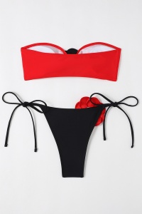 Costum de baie dama, 2 piese, model minimalist elegant si sexy, culori incitante, accesorizat cu flori asortate in contrast, sutien tip bustiera si chilot reglabil, tematica flower bloom rosu - Img 2