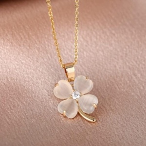 Lant dama, pandantiv trifoi cu patru foi, model norocos cu cristal, tematica fashion spring, reglabil, alb - Img 3
