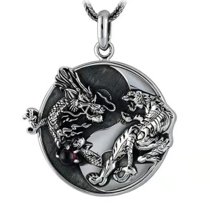 Lant retro cu pandantiv ying and yang si cristal rosu, model tigru cu dragon, tematica good vs evil, unisex, argintiu,