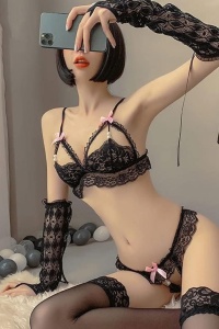 Lenjerie sexy dama, set 2 piese, sutien cupe triunghiulare cu fundite si chilot decupaj tanga, accesorizate cu margelute, model delicat provocator, tematica I dare you, negru - Img 4