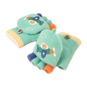 Manusi pentru copii, model cu degetele descoperite si capac decapotabil, prindere cu nasturel, accesorizate cu ursulet si avion, tematica born to fly, unisex, marime 3 – 5 ani, verzi