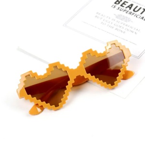 Ochelari de soare pentru copii, unisex, design in forma de inima, model pixel cool, marime universala, maro deschis - Img 2