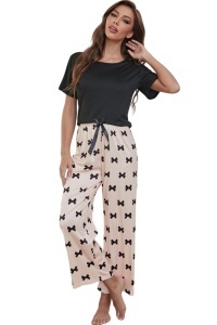 Pijama dama, set 2 piese, bluza cu maneca scurta si pantaloni lungi, model deosebit cu imprimeu fundite sexy, tematica classy dreams, negru cu piersica