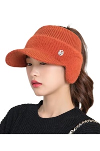 Sapca dama, cozoroc curbat si protectie pentru urechi, model cu deschizatura in partea de sus, tematica urban style, marime universala, portocalie