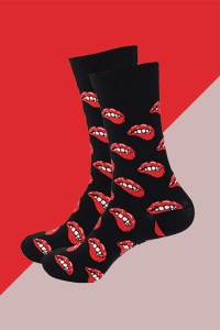 Soseste cute, model peste glezna, cu imprimeu grafic buze, tematica love socks, marime 36-42, unisex, negre cu rosu inchis - Img 4