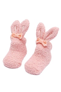 Sosete copii, calduroase, antiderapante, model iepuras, accesorizate cu urechiuse si fundita, roz