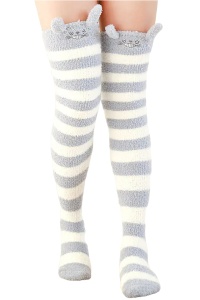 Sosete dama, model lung peste genunchi, calduros si accesorizat, tematica warm sexy winter, marime 38 – 42, gri cu alb