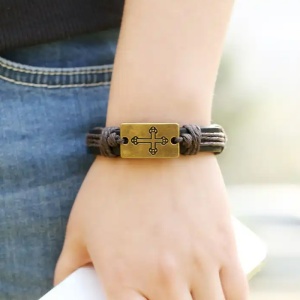 Bratara cu pandantiv cruce, model old cross, tematica religioasa, reglabila, unisex, maro, - Img 3