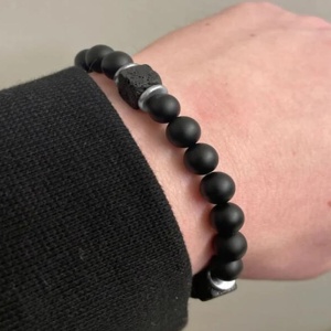 Bratara moderna minimalista, cu margele din onyx, cuburi din piatra de vulcan si accesorii rotunde, elastica, unisex, neagra, - Img 2