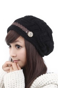 Caciula dama, model accesorizat cu detaliu impletit, tematica city style, marime universala, neagra