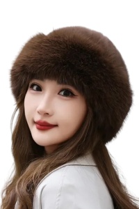 Caciula dama, model calduros elegant cu margine pufoasa, tematica winter lady, marime universala, maro