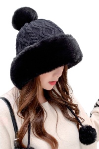 Caciula dama, model cu ciucurei lungi si decupaj la spate pentru par, tematica cute lady, marime universala, neagra
