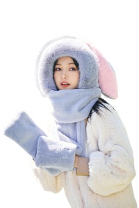 Caciula dama, model cu urechiuse de iepuras, prelungire fular calduros si spatiu pentru maini tip manusi, tematica cute little bunny, marime universala, gri