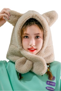 Caciula dama, model cu urechiuse si prelungire tip fular, calduroasa, tematica little naughty bear, marime universala, maro deschis