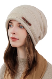 Caciula dama, model delicat cu accesoriu chic, tematica urban style, marime universala, bej