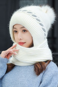Caciula dama, model fashion cu pom pom si imitatie urechi tip fular reglabil, captuseala moale si calduroasa, detaliu distinctiv prin contrast, marime universala, crem - Img 3