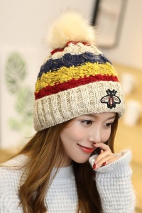 Caciula dama, model pom pom cu albinuta, captuseala calduroasa, tematica fashion bee winter, marime universala, bej - Img 3