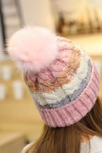 Caciula dama, model pom pom cu albinuta, captuseala calduroasa, tematica fashion bee winter, marime universala, roz - Img 4