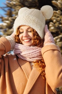 Caciula dama, model vesel calduros cu pom pom, tematica cozy winter, marime universala, bej - Img 4