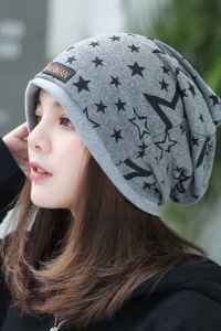 Caciula dama tip bandana, model cool cu stelute dublat la interior, despicatura la ambele parti, tematica urban style, marime universala, gri deschis - Img 2