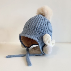 Caciula pentru copii, model cu pom pom si prindere reglabila sub barbie, accesorizata cu iepurasi la urechi, tematica little bunny in the winter, 1 – 3 ani, albastra - Img 3