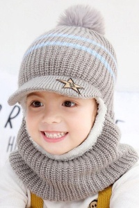 Caciula pentru copii, tip cagula, model cu cozoroc si pompom, accesoriu cute, tematica mica vedeta, 3 - 9, gri - Img 4