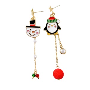 Cercei dama, tematica de Craciun, model special, lung, accesorizat cu pinguin si om de zapada, alb
