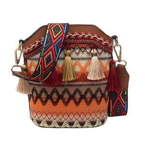 Geanta dama, ciucurei si broderie, model crossbody, piele sintetica, maro