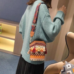 Geanta dama, ciucurei si broderie, model crossbody, piele sintetica, maro - Img 4