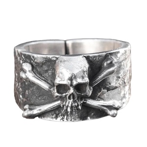 Inel retro, model amenintator cu cap de schelet, tematica pirate king is here, marime universala, reglabil, unisex, argintiu,