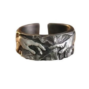 Inel unisex, model deosebit cu maini in relief, tematica God’s finger, reglabil, argintiu,
