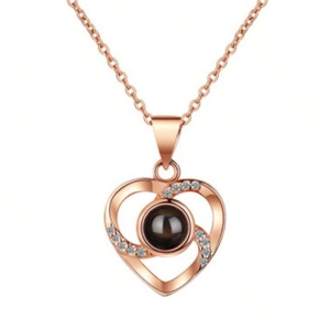 Lant dama, pandantiv inimioara cu cristale si text te iubesc in 100 de limbi, model fashion elegant, tematica forever love, reglabil, rose gold