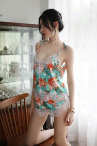 Lenjerie sexy dama, set 2 piese, top cu bretele subtiri si pantaloni scurti, model cu dantela floral, tematica soft dreams, multicolor - Img 4