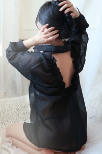 Lenjerie sexy, set 2 piese, camasa senzuala cu spate gol si chilot, model delicat si versatil, tematica romantic mood, negru - Img 2