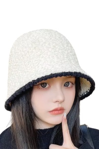 Palarie dama, model usor si minimalist tip clopot, tematica simplu si elegant, marime universala, alba