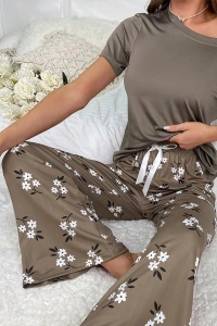 Pijama dama, set 2 piese, bluza cu maneca scurta si pantaloni lungi, model deosebit cu imprimeu floral, tematica flower lady, maro - Img 3