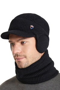 Set doua piese, caciula de barbati tip sapca moale cu cozoroc si protectie urechi, fular asortat, captuseala pufoasa, model office style, tematica I wanna be confortable, marime universala, negru