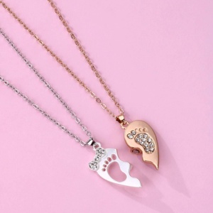 Set lant cuplu cu pandantiv inima cu magnet, model happy feet, unisex, argintiu cu rose gold - Img 4