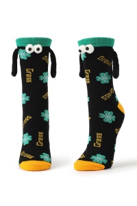 Sosete haioase, model vesel accesorizat cu manute cu magnet si ochisori, imprimeu norocos trifoi cu patru foi, tematica let's be friends, unisex, marime 36-42, negre cu portocaliu