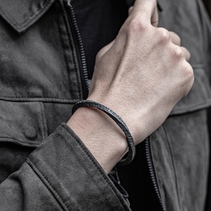 Bratara vintage lucioasa, model old blacksmith work, tematica dark age, unisex, neagra, - Img 3